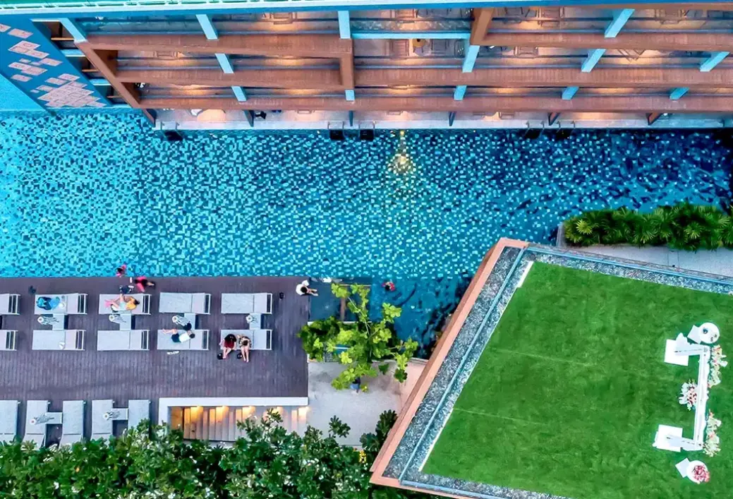 Basen w hotelu The Nature Phuket