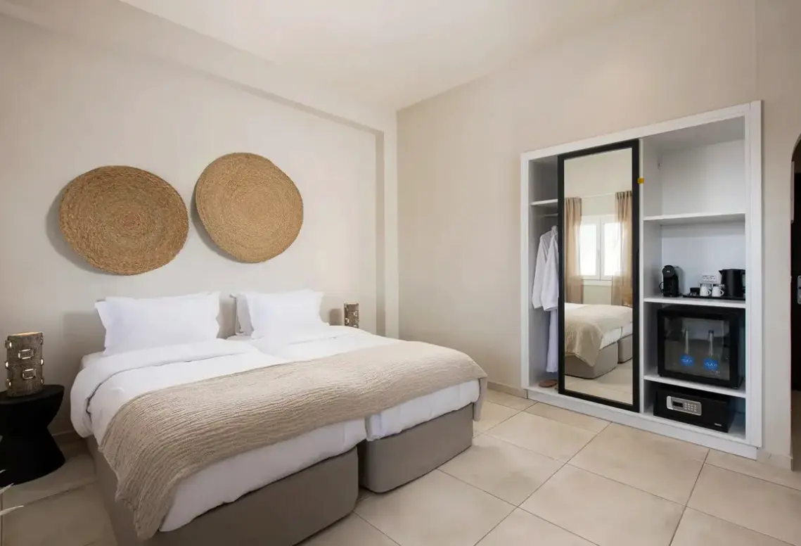 Pokój w hotelu The Noverian Bios Santorini Boutique