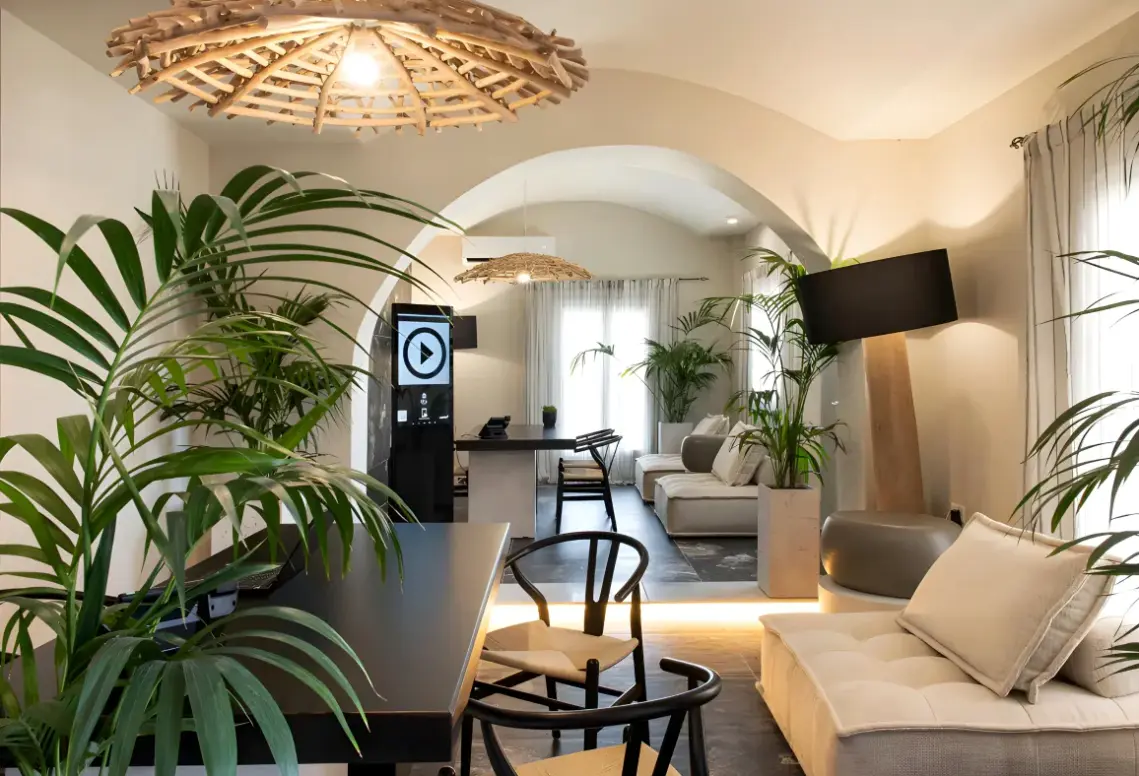 Lobby hotelu The Noverian Bios Santorini Boutique