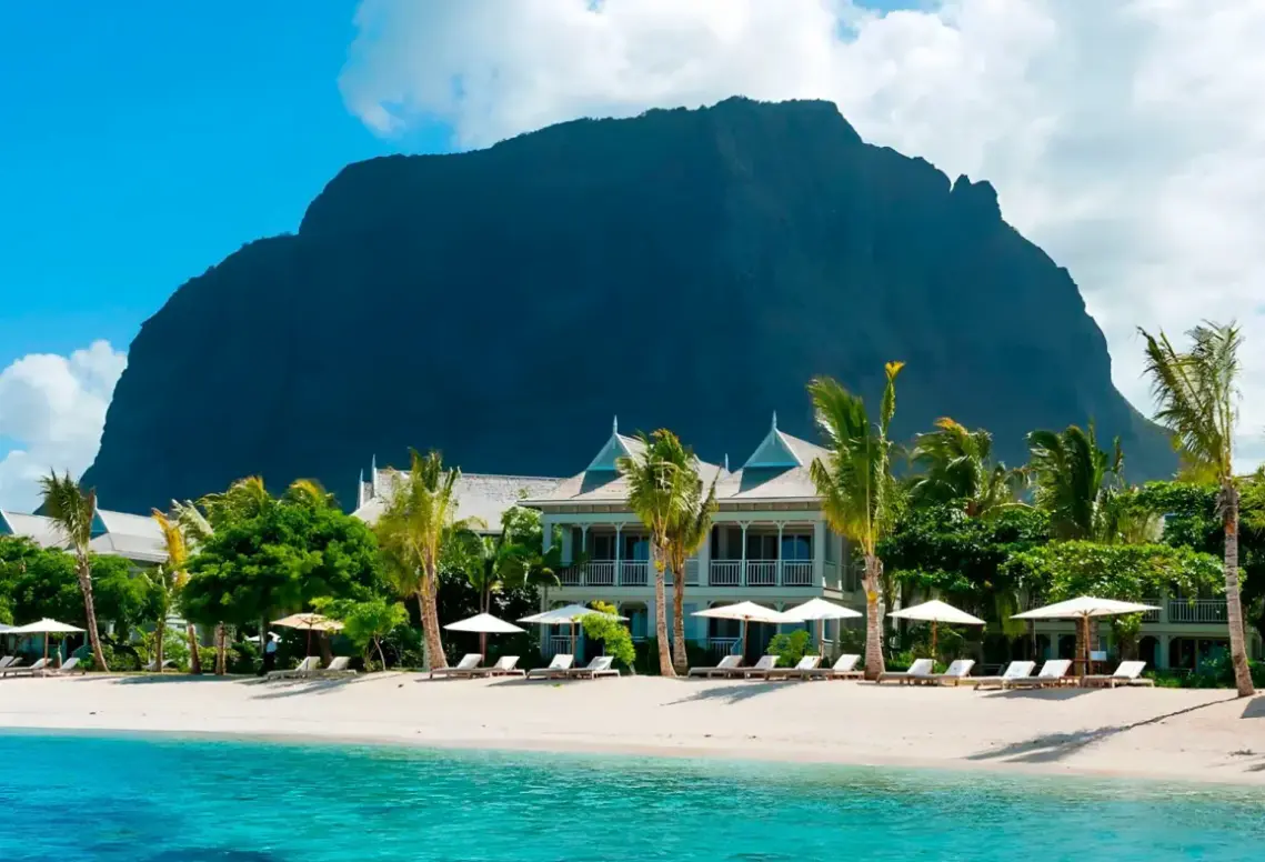 Plaża przy hotelu The St. Regis Le Morne Resort