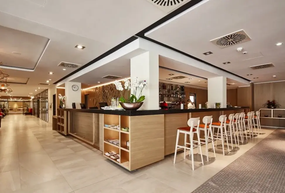 Restauracja i jedzenie w hotelu Thermal Balance Lenti