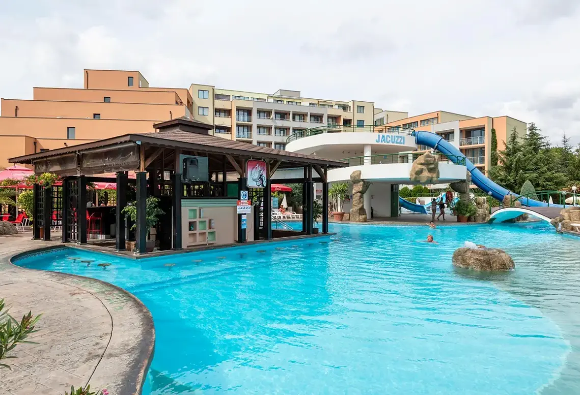 Basen w hotelu Trakia Plaza
