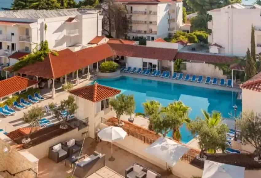 Basen w hotelu TUI Suneo Supetar (ex Waterman Svpetrvs Resort)