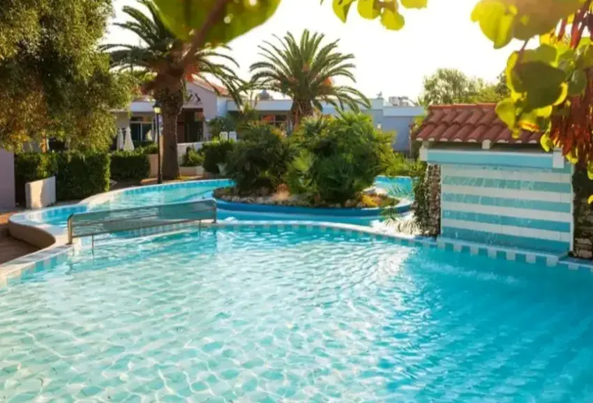 Basen w hotelu TUI Suneo Supetar (ex Waterman Svpetrvs Resort)