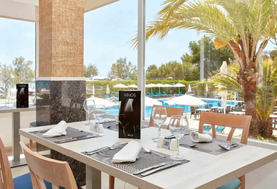 Basen w hotelu Universal Castell Royal (ex. Castell Royal)