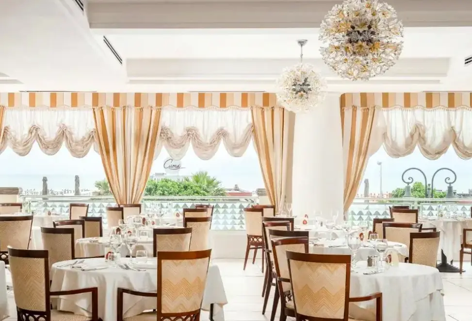Restauracja i jedzenie w hotelu Universal (Cervia)