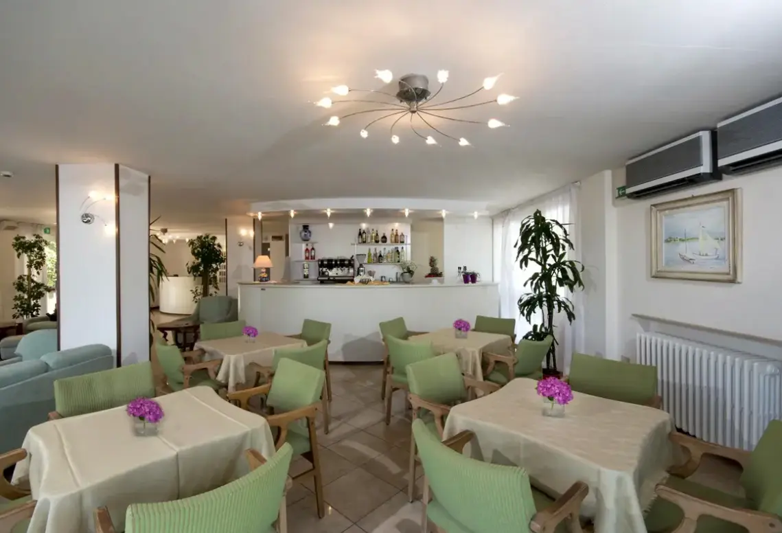 Restauracja i jedzenie w hotelu Universal (Cervia)