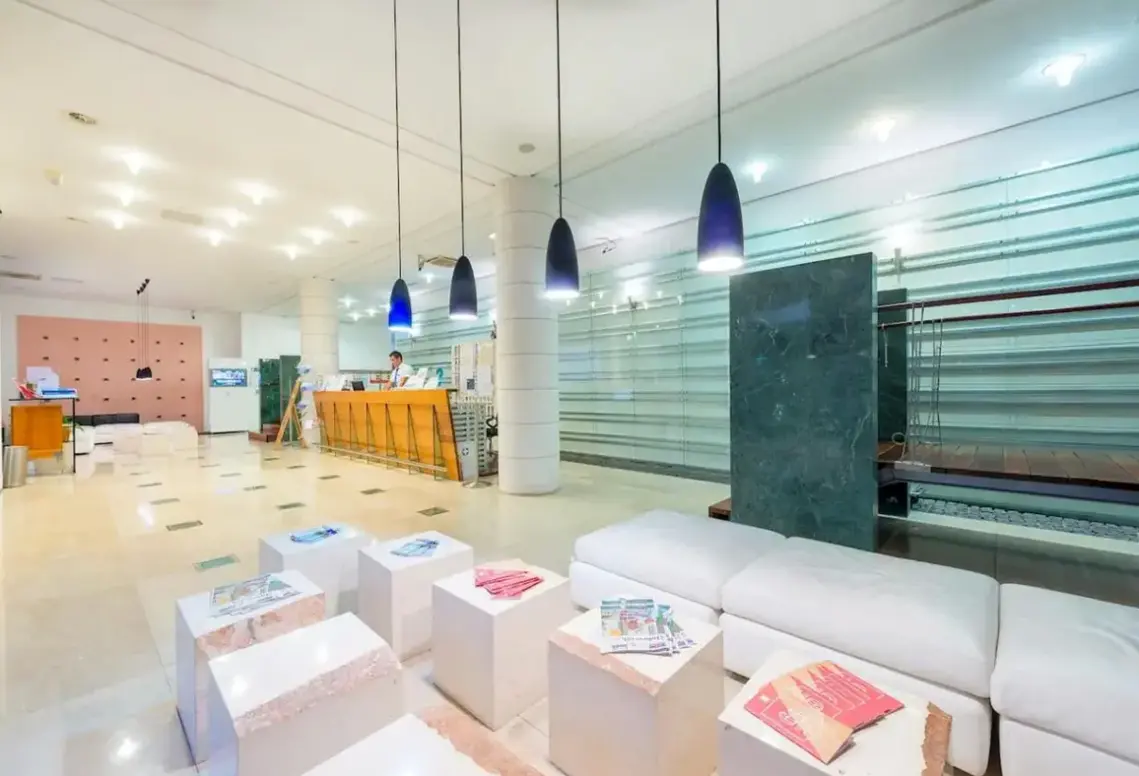 Lobby hotelu Uvala (Dubrovnik)