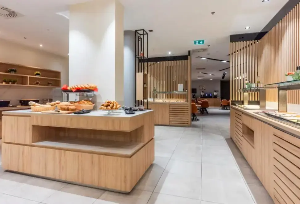 Restauracja i jedzenie w hotelu Verdi Grand