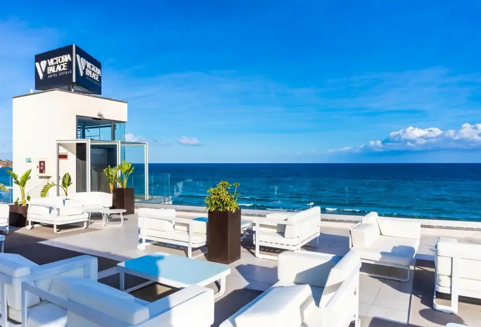 Plaża przy hotelu Victoria Palace (Cefalu)