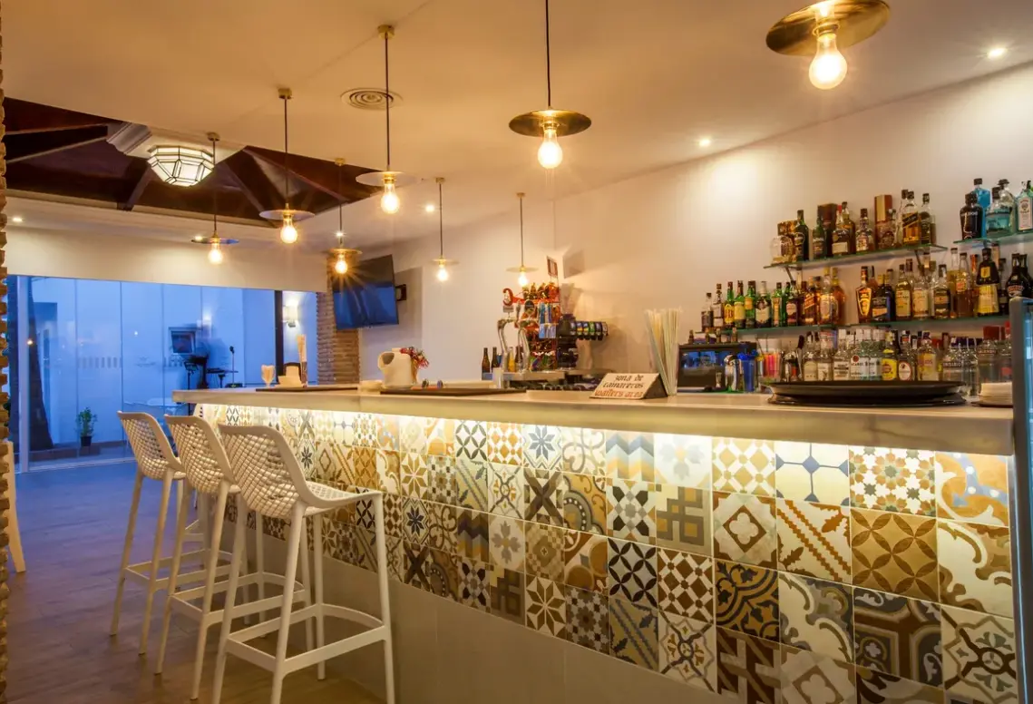 Restauracja i jedzenie w hotelu Villa Flamenca