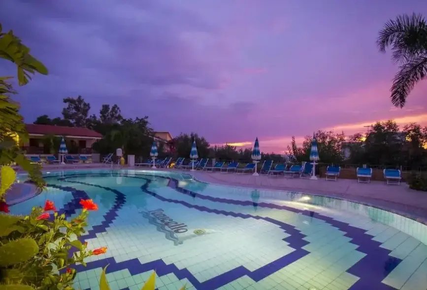 Hotel Villaggio Tonicello w Włochy (Kalabria) - oferta last minute