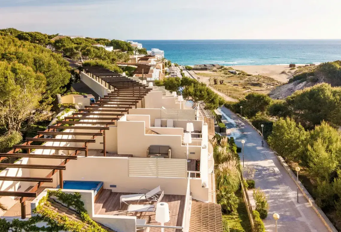 Plaża przy hotelu Viva Cala Mesquida Suites & SPA (ex Vanity Suites & Spa)