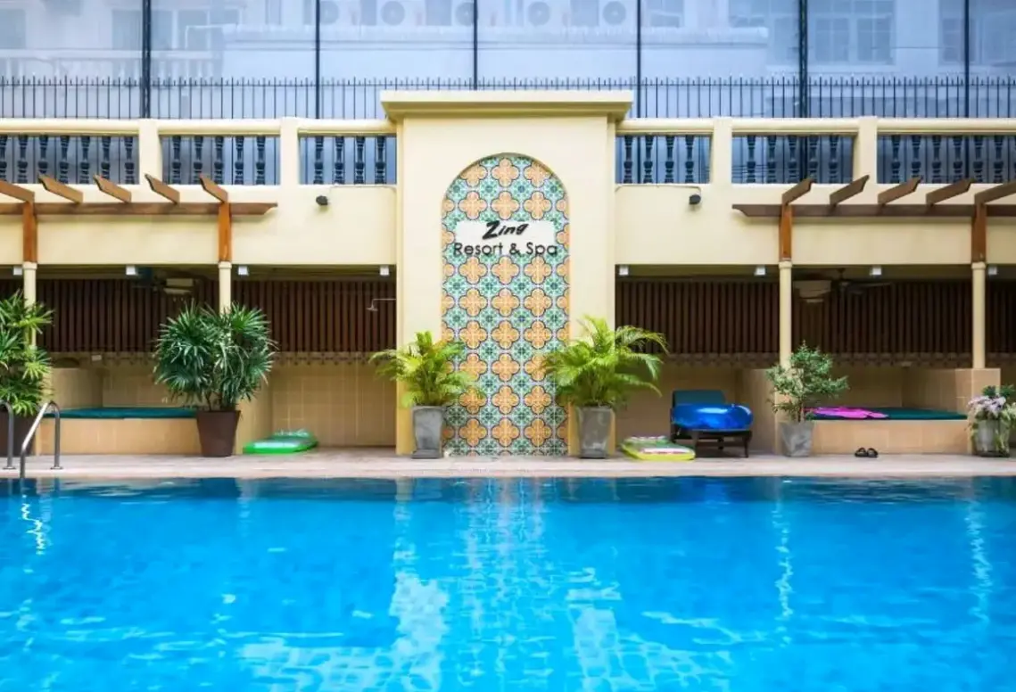 Basen w hotelu Zing Resort & Spa