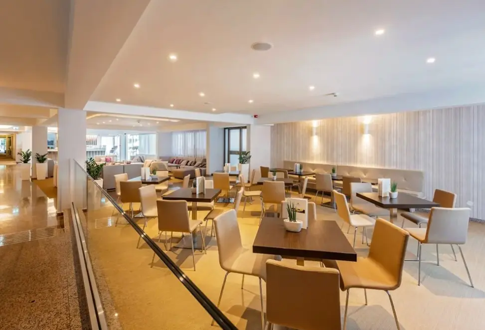 Restauracja i jedzenie w hotelu Zorna Plava Laguna