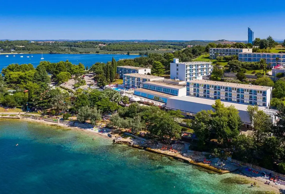 Plaża przy hotelu Zorna Plava Laguna