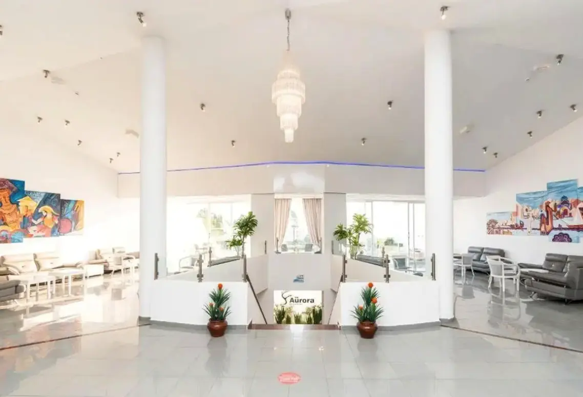 Lobby hotelu Adelais Bay
