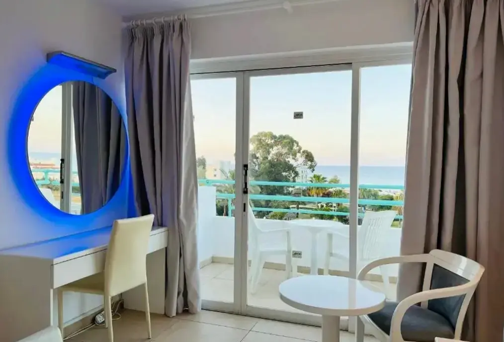 Pokój w hotelu Adelais Bay