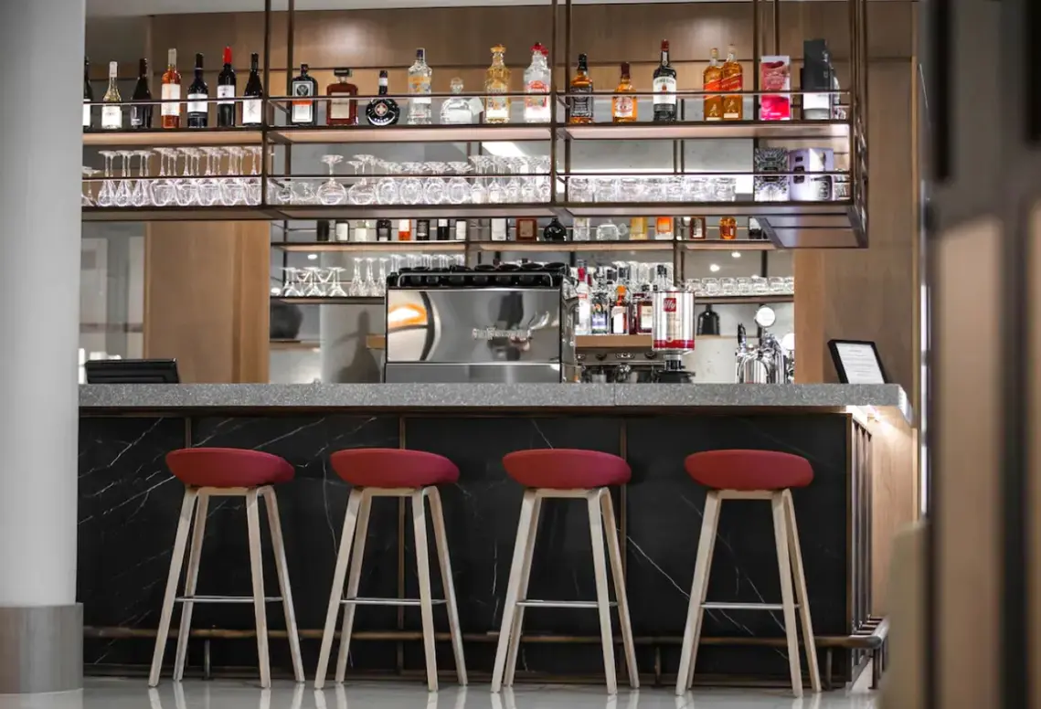 Restauracja i jedzenie w hotelu Adina Apartment Hotel Budapest