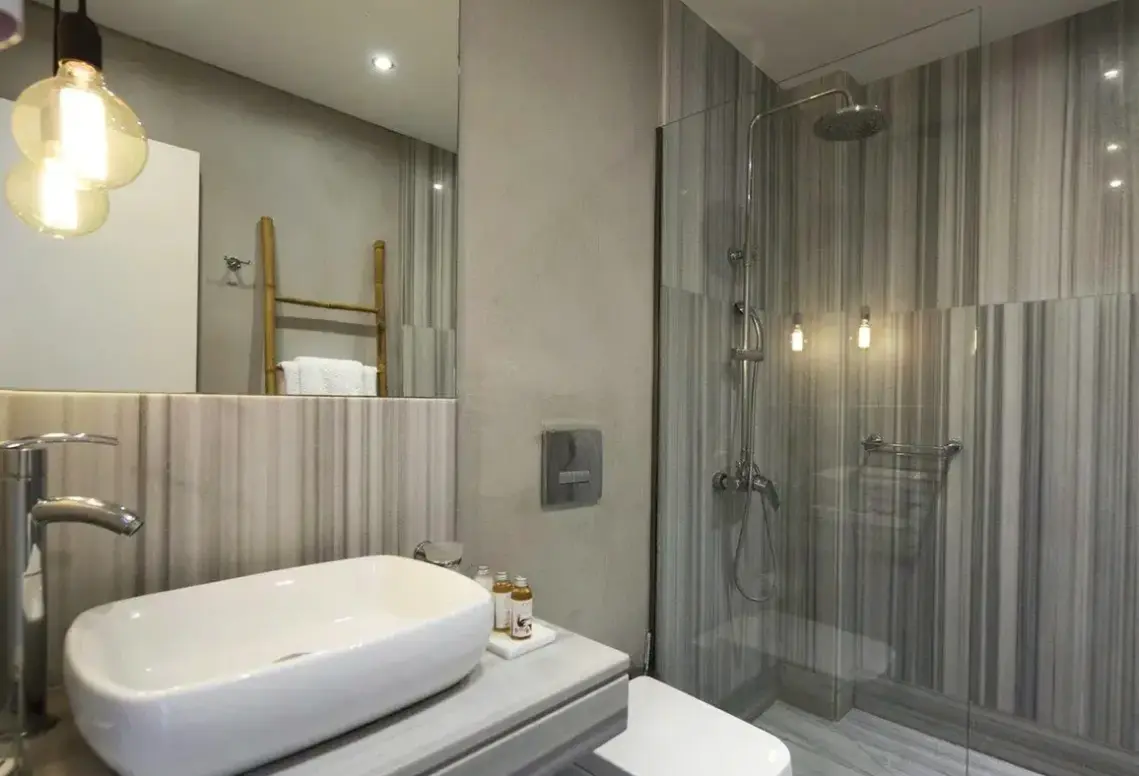 Łazienka w pokoju hotelu Adriana Beach
