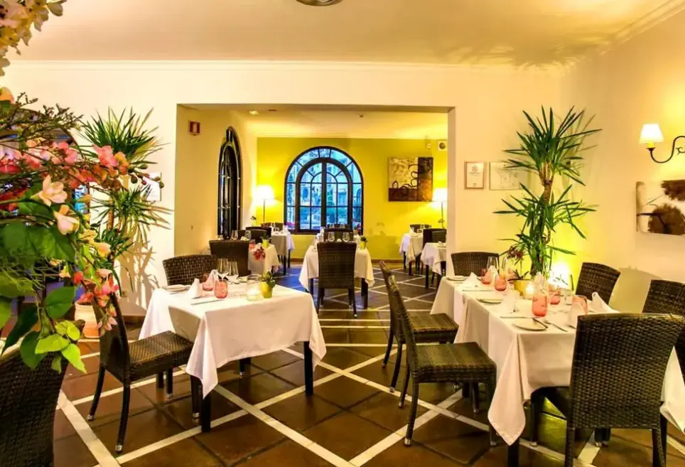 Restauracja i jedzenie w hotelu Alanda (Marbella)