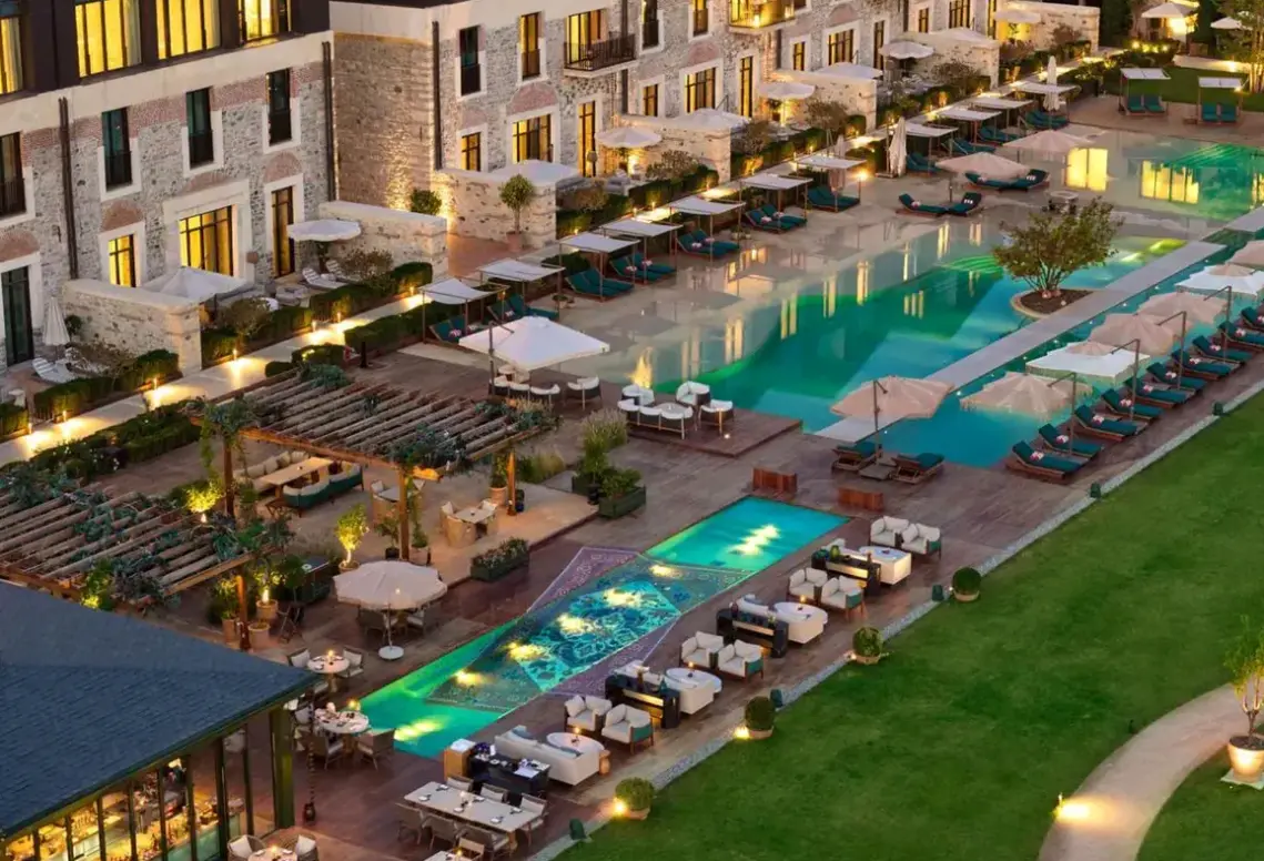 Basen w hotelu Aliee Istanbul