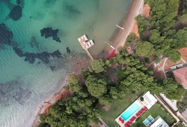 Plaża przy hotelu Amantes Villas & Suites