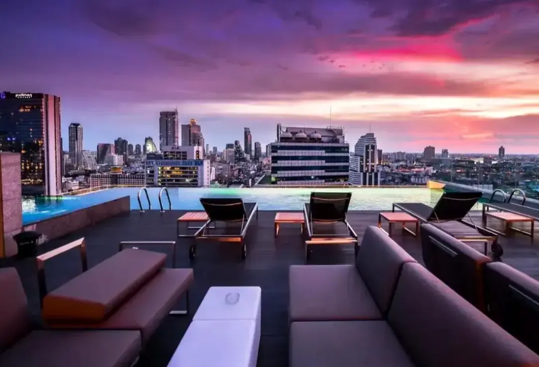 Basen w hotelu Amara Bangkok