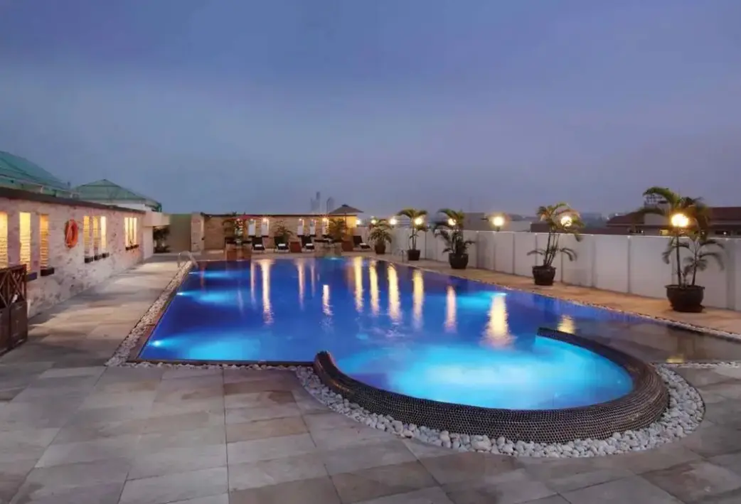 Basen w hotelu Amari Nova Suites Pattaya