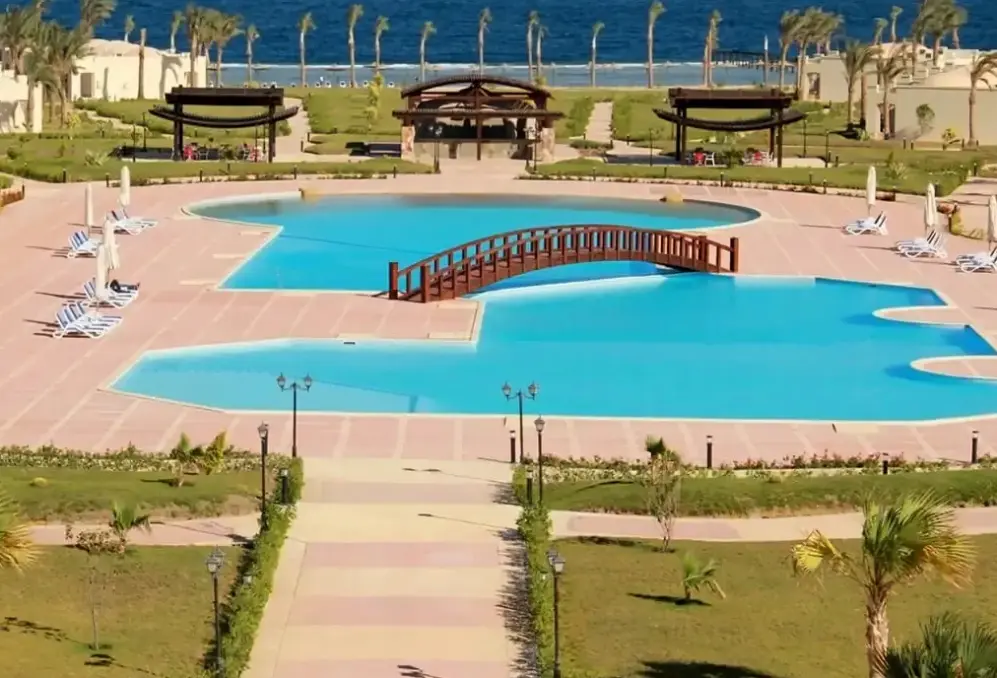 Basen w hotelu Amarina Queen Resort