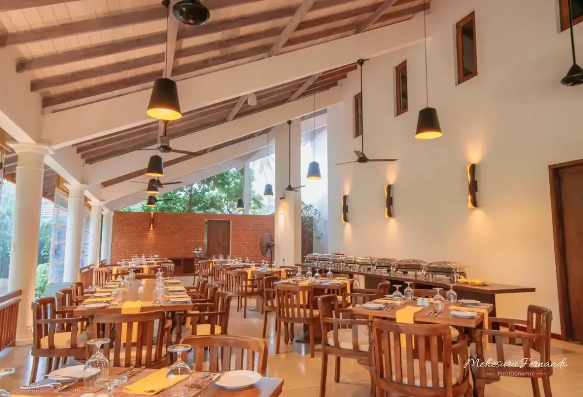 Restauracja i jedzenie w hotelu Amaya Villas Wadduwa