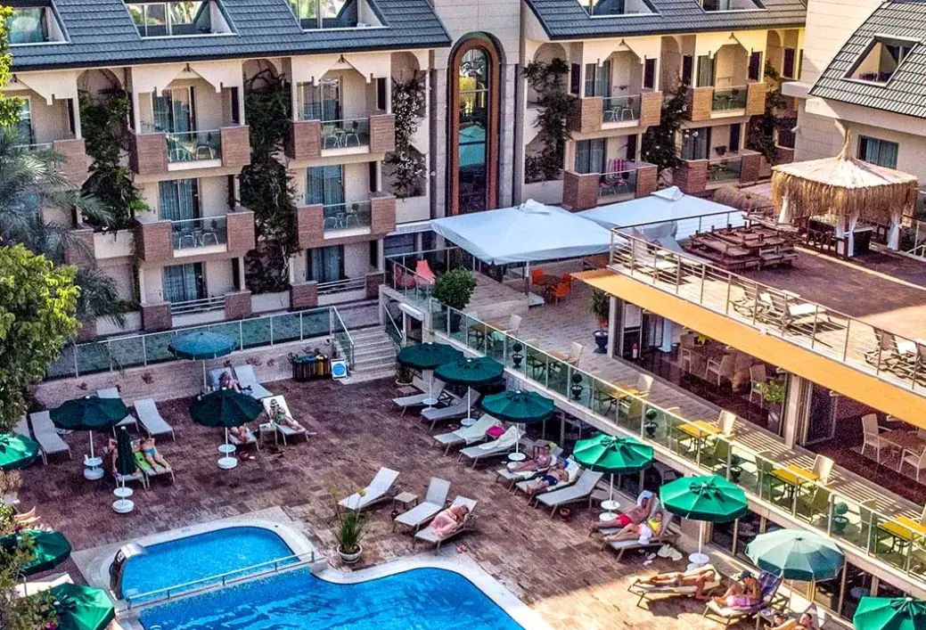 Basen w hotelu Ambassador Plaza (Kemer)