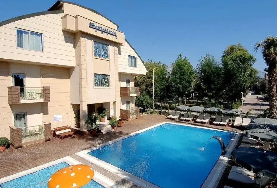 Basen w hotelu Ambassador Plaza (Kemer)