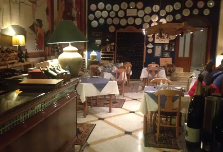 Restauracja i jedzenie w hotelu Ambassador (Xemxija)