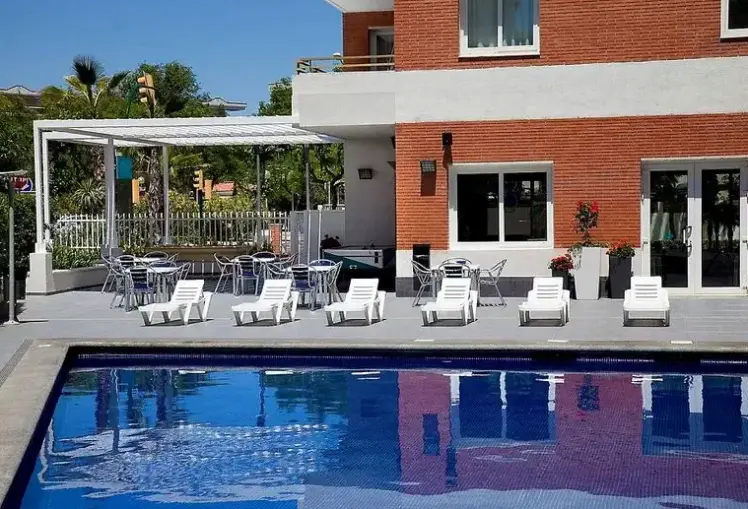 Basen w hotelu Ancora Apartments