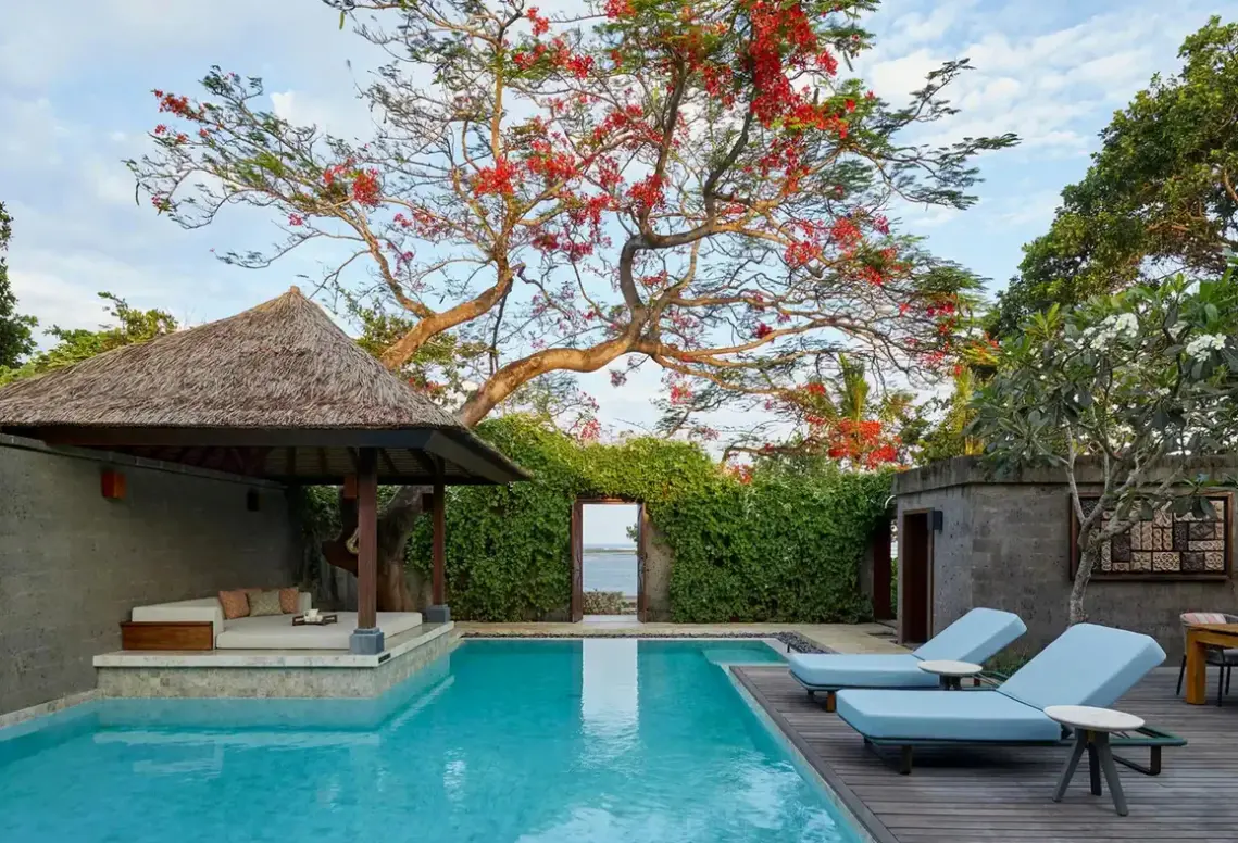 Basen w hotelu Andaz Bali