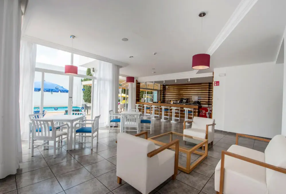 Restauracja i jedzenie w hotelu Apartamentos La Santa Maria