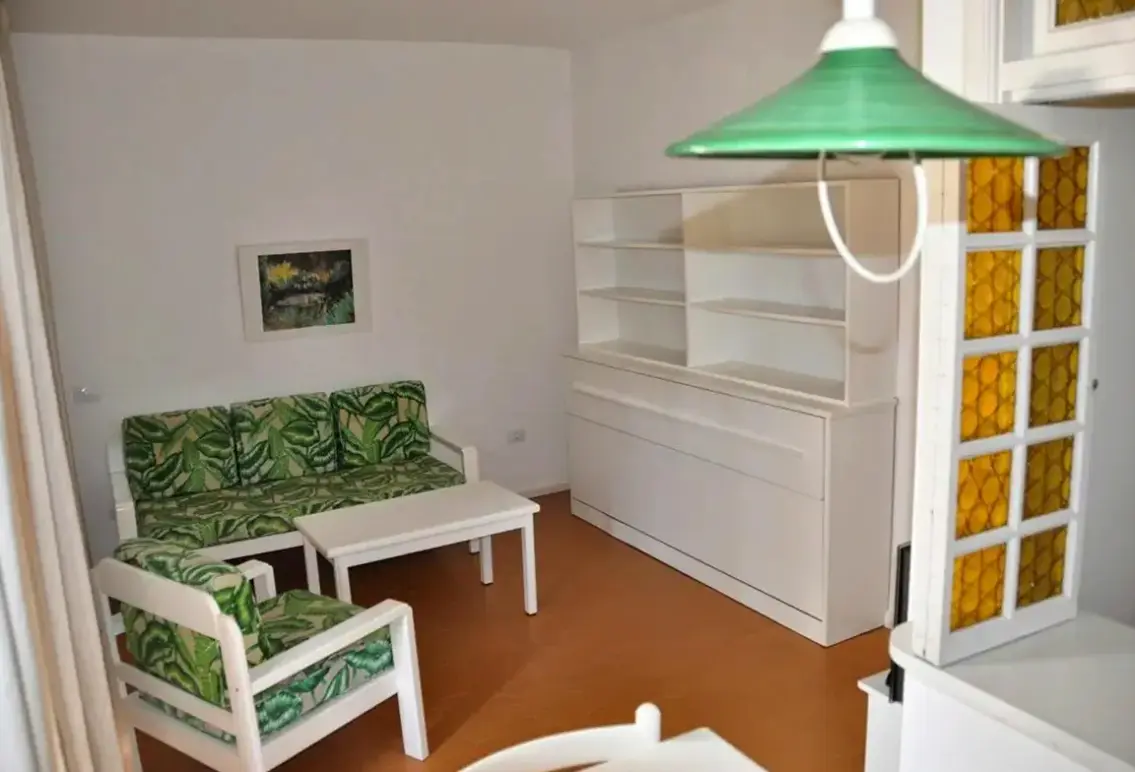 Plaża przy hotelu Apartamentos Los Mariachis