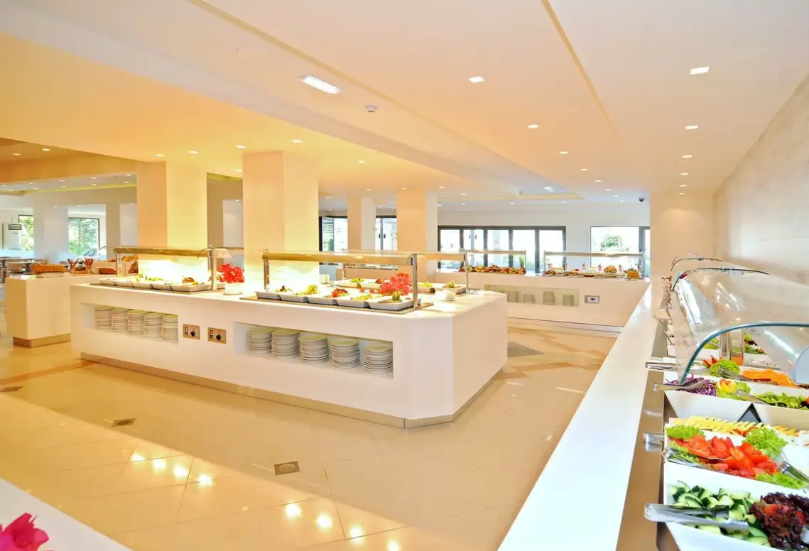 Restauracja i jedzenie w hotelu Apollon (Lambi)