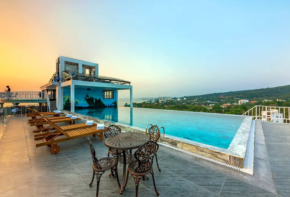 Basen w hotelu Aquasun Phu Quoc