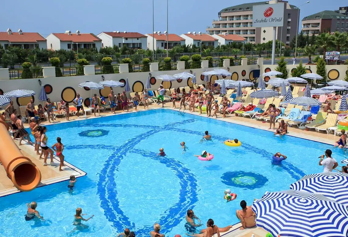 Basen w hotelu Arabella World