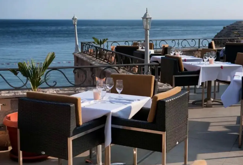Restauracja i jedzenie w hotelu Astoria Butique