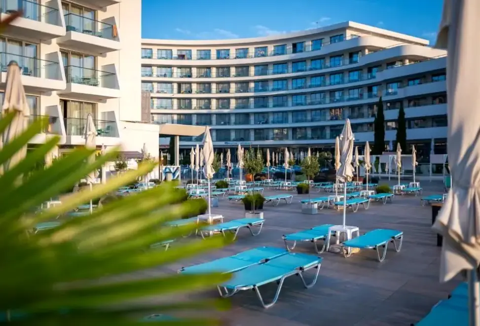 Basen w hotelu Astoria (Złote Piaski)