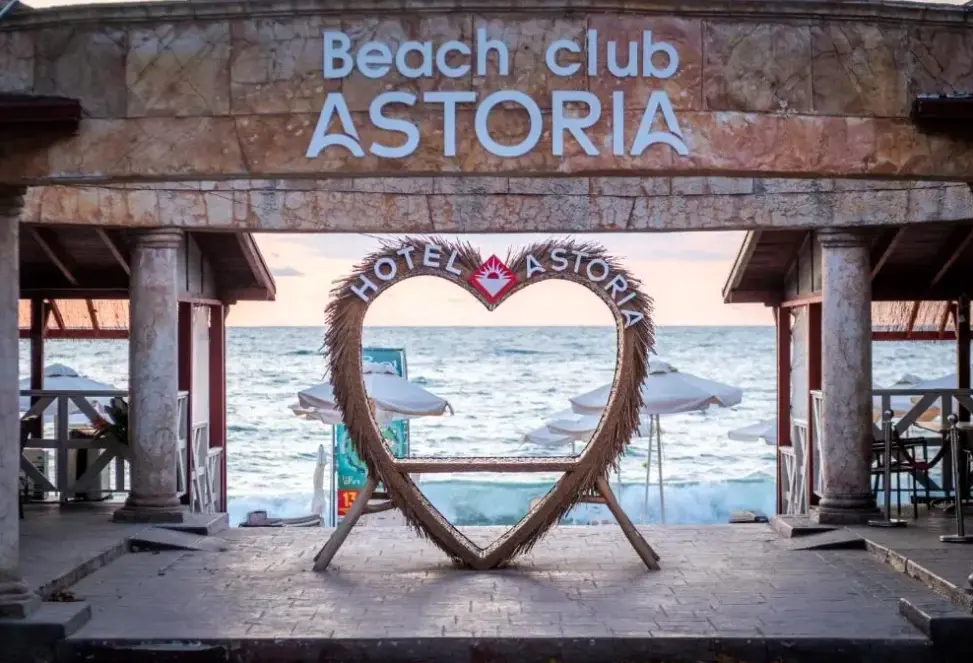Plaża przy hotelu Astoria (Złote Piaski)