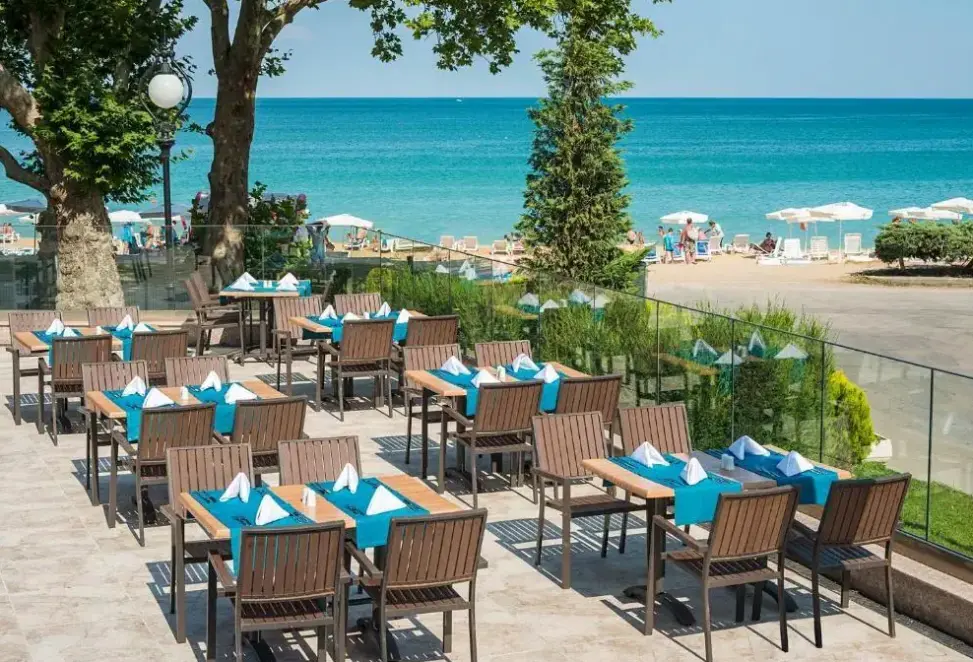 Plaża przy hotelu Astoria (Złote Piaski)