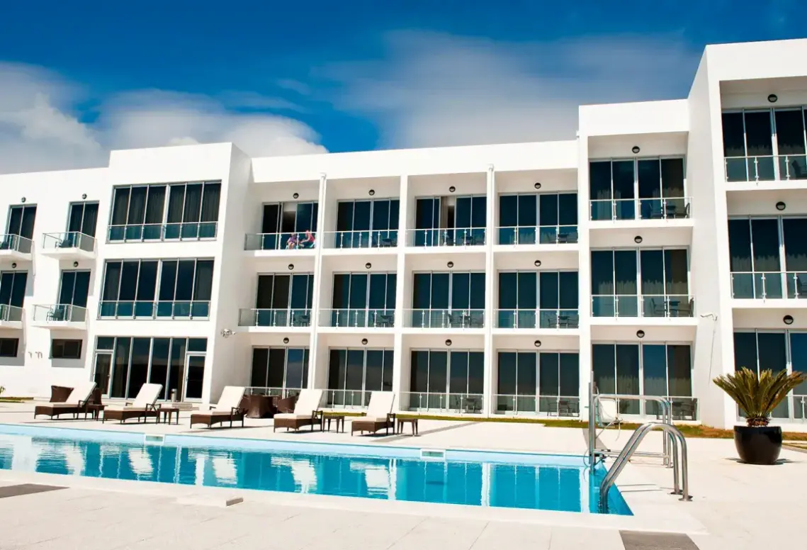 Basen w hotelu Atlantida Mar (Praia da Vitoria)