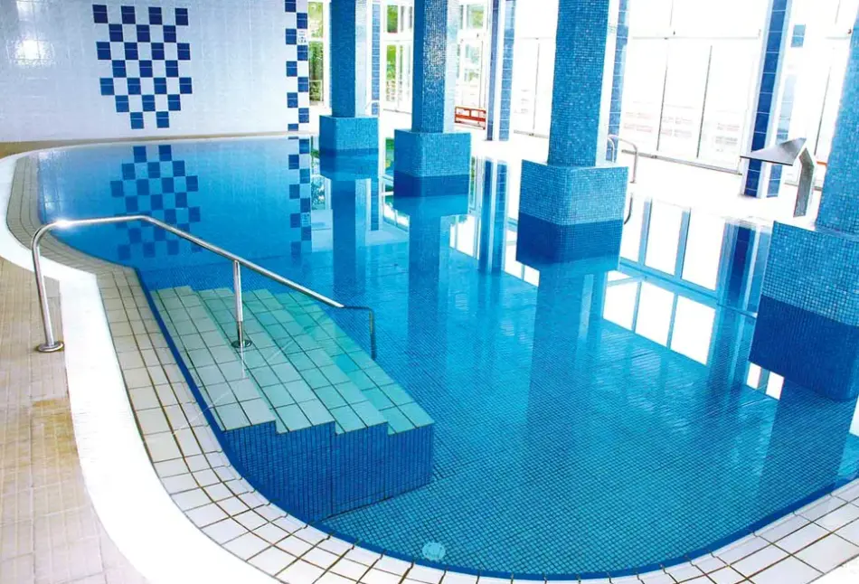 Basen w hotelu Aurora (Podgora)