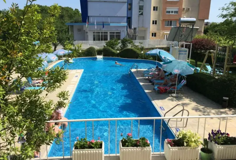 Basen w hotelu Aurora (St. Konstantin i Elena)