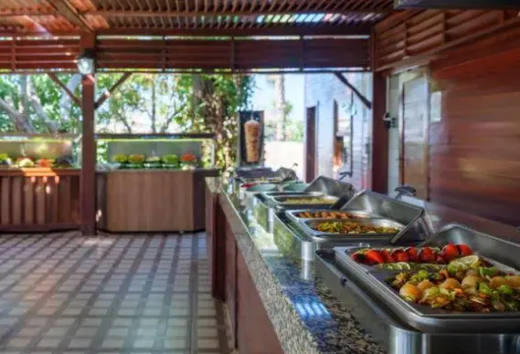 Restauracja i jedzenie w hotelu Aydinbey Famous