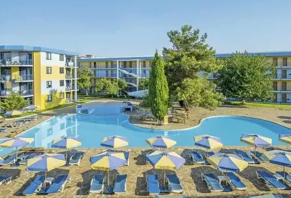 Basen w hotelu Azzuro